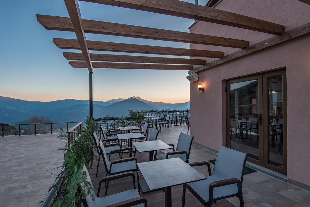 The View Village - Villas Suites & Spa Karpenisi ภายนอก รูปภาพ