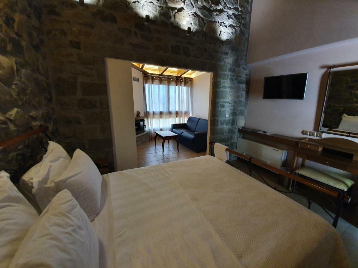 The View Village - Villas Suites & Spa Karpenisi ภายนอก รูปภาพ